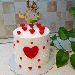 کیک تولدخانگی با فوندانت قلب  قرمز و خاص   وزن 1450کیلوگرم ( فیلینگ نوتلا و موز و گردو)