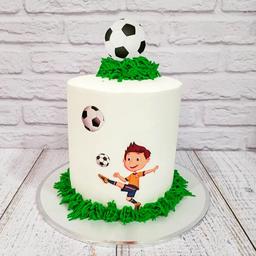کیک تولد خانگی با  تم فوتبالی پسرونه و بچه گانه چاپ غیر خوراکی وزن 1450کیلوگرم  فیلینگ نوتلا و موز و گردو)