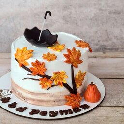 کیک تولدخانگی  با تم پاییزی فوندانت کاری زیبا و پاییزی وزن 1400 کیلوگرم ( فیلینگ نوتلا و موز و گردو)