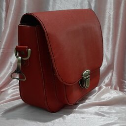 کیف دست دوز با چرم طبیعی بزی رنگ قرمز 
