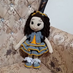 عروسک دختر گل فروش