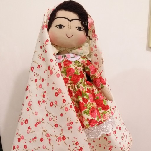 لباس عروسک مریم
می تونید مازاد پکیج بازی هر تعداد لباس, پیراهن انتخاب و خریداری کنید چادر و کلاه حصیری هم موجود هست