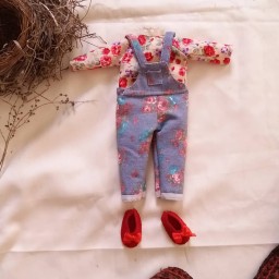 لباس عروسک مریم
می تونید مازاد پکیج بازی هر تعداد لباس, پیراهن انتخاب و خریداری کنید چادر و کلاه حصیری هم موجود هست