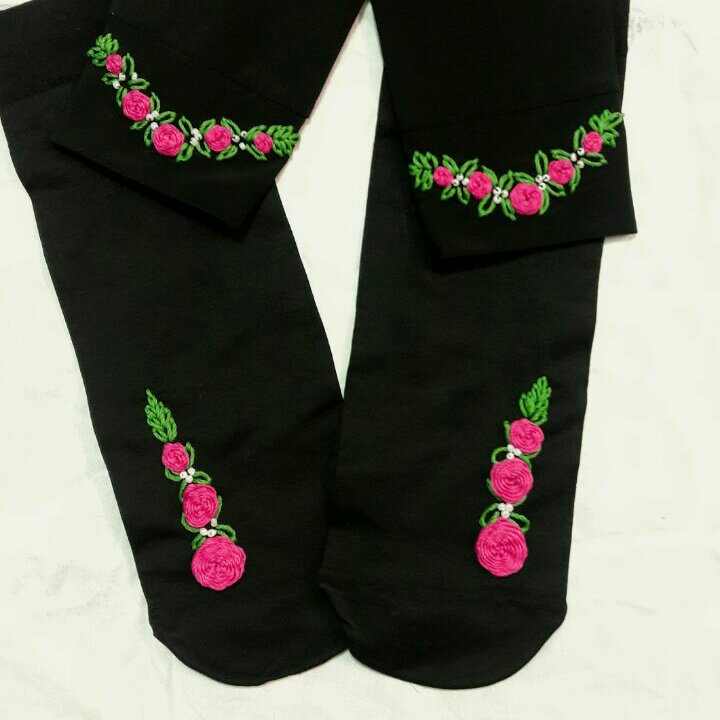 ست گلدوزی جوراب و ساق دست