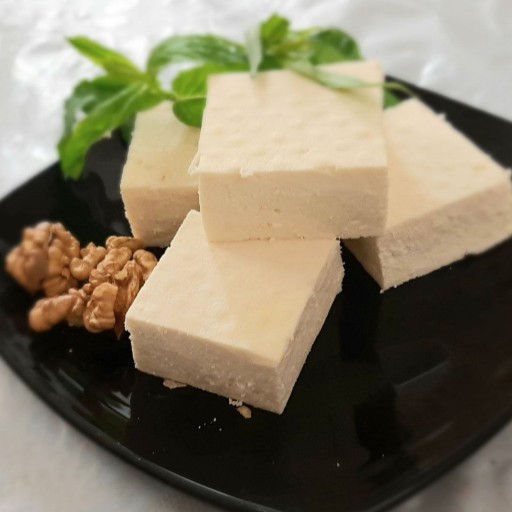 پنیر محلی با شیر تازه گاو (معمولی - 650 گرمی)