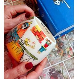 ماگ و لیوان سرامیکی نقاشی شده به روش زیرلعابی با دوبار پخت در کوره و لعاب مصرفی و قابل شستشو