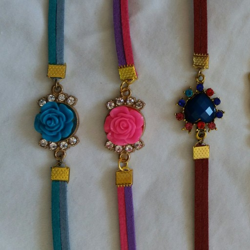 دستبند تریشه با گل کریستال