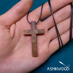 گردنبند چوبی صلیب ، ساخته شده از  باکیفیت ترین چوب گردو