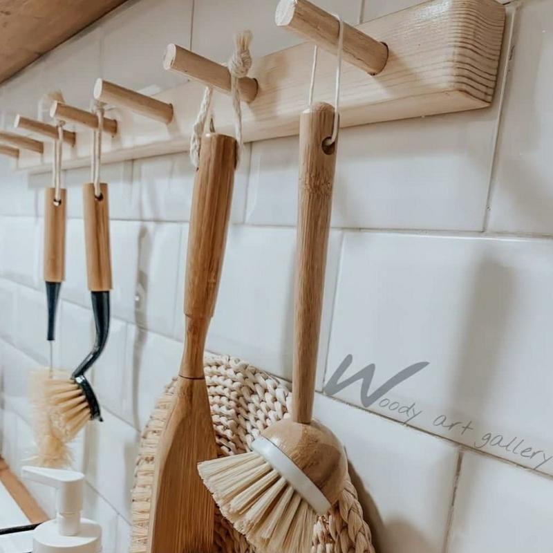 آویز چوبی 60سانت چوب روس جهت آویزان کردن وسایل آشپزخانه مثل کفگیر و ملاقه و ماگ وغیره