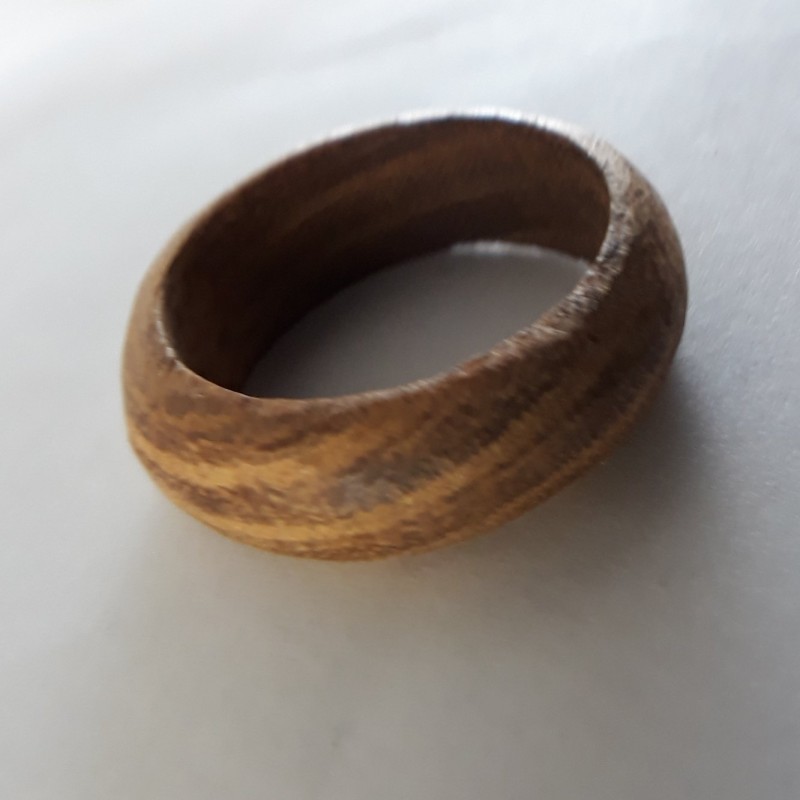 حلقه چوبی ساخته شده از چوب ملچ