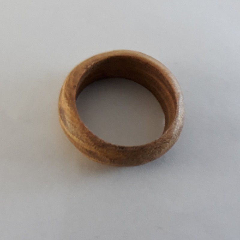 حلقه چوبی ساخته شده از چوب ملچ