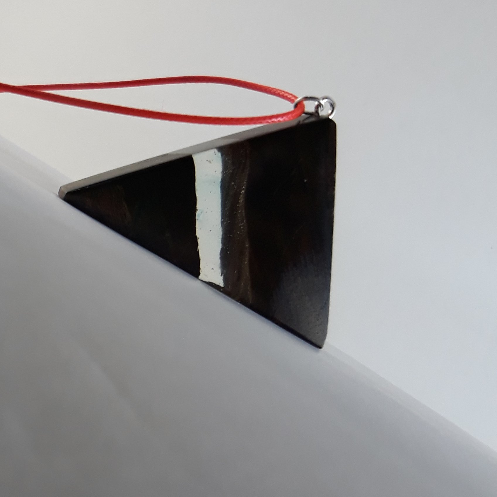 گردنبند رزین و چوب طرح تنگه عبور گردن آویز آویز ماشین دستساز چوبکده بیدسفید