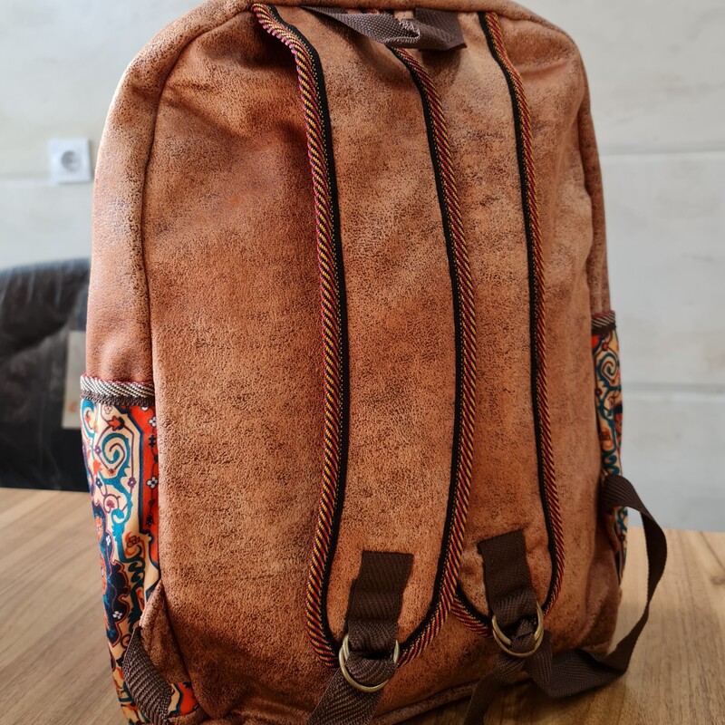کیف کوله پشتی یوتاب مدل سنتی.جنس بیرونی پارچه میکرو و داخل کیف چرم مصنوعی فینو