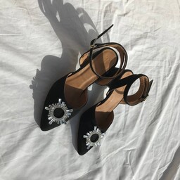 کفش زنانه مجلسی یراق دار نگین خورشیدی و جنس جیر مشکی با پاشنه 5 سانت پهن
