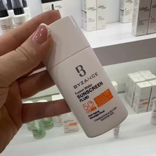 فلوئید ضد آفتاب فیوژن واتر SPF50 بیزانس مناسب پوست چرب و مختلط 50 میلی لیتر