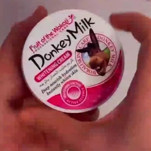 کرم محبوب سفید کنند دائمی شیر الاغ  donkey milk  از برند معروف وکالی  کرم سفید کننده ی فوری صورت و بدن 