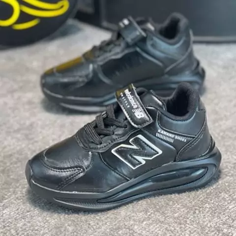 کفش کتونی اسپرت بچه گانه نیوبالانس (NewBalance) کپسولی رنگ مشکی دخترانه وپسرانه