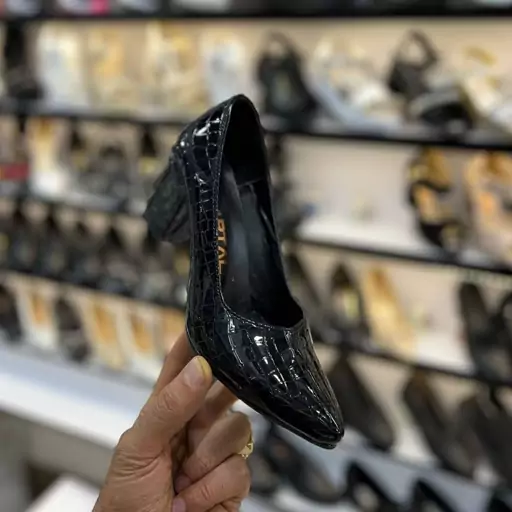  کفش مجلسی  lat
کد322  
پاخوری شیک 
رویه چرم ورنی 
پاشنه 5  سانتی بتا 

size 37 ta 40

قالب استاندارد ارسال رایگان