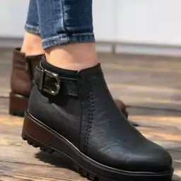 نیم پوت  کد876 پاخوری شیک  رویه چرم صنعتی   واکس خور درجه یک   زیره پیونرم size37ta40   قالب استاندارد