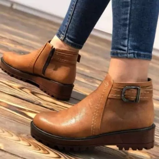 نیم پوت  کد876 پاخوری شیک  رویه چرم صنعتی   واکس خور درجه یک   زیره پیونرم size37ta40   قالب استاندارد