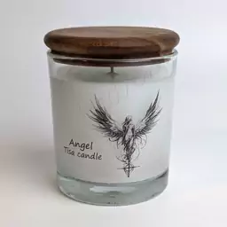 شمع لیوانی  عطری Angel  تیسا کندل با درب چوب گردو