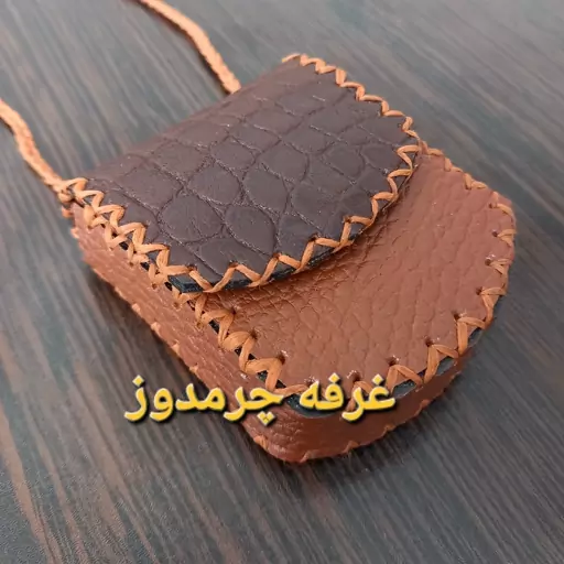 جای دعا حجم دار چرم طبیعی دست دوز جادعایی جاحرزی کیف گردنی 