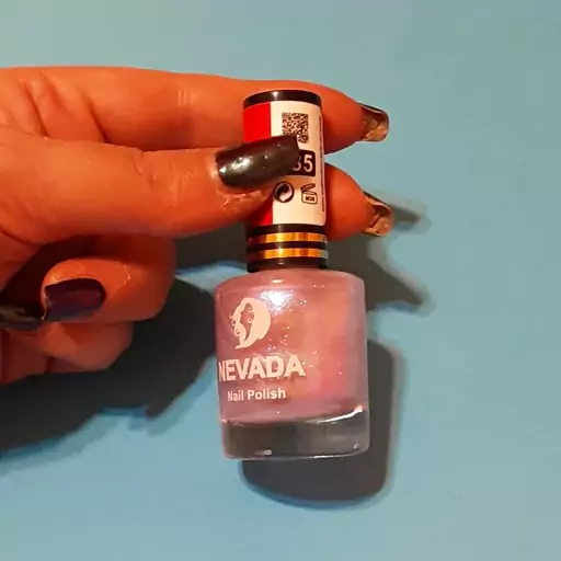 لاک ناخن.برندNevada.سری هولوگرامی.رنگ پایه یاسی.سوپر شاین.حجم 16ml.شماره235.تحت لیسانس فرانسه