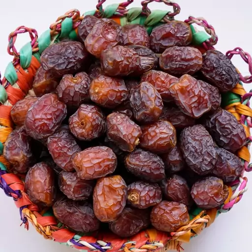 خرما مردارسنگ درجه یک سیاه گوشتی و ممتاز