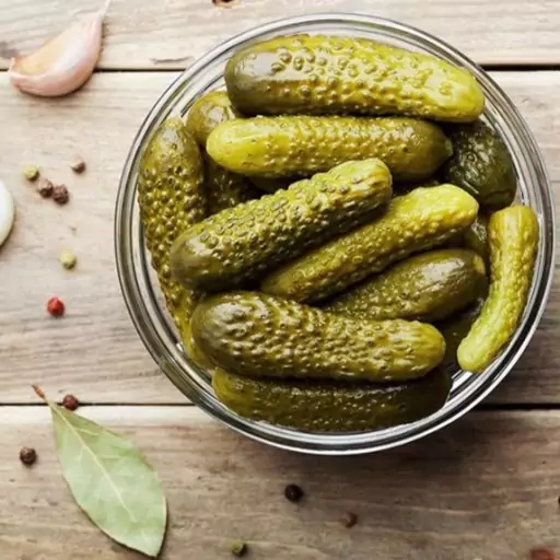 خیارشور خانگی . طبیعی و بدون مواد نگهدارنده . طعم ترد و اصیل