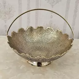 میوه خوری برنزی هندی مدل طاووس لبه قلعه دسته دار قطر 28 سانتی متر کد 3823 ( ظروف برنجی هندی )