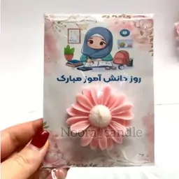 گیفت روز دانش آموز شمع بابونه در رنگ دلخواه