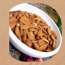 مغز بادام مامایی درجه یک و درشت (میرزاجان)