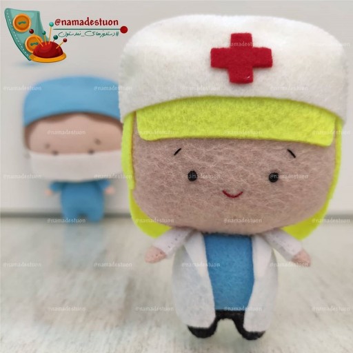 عروسک پرستار ( تکی روی استند چوبی)