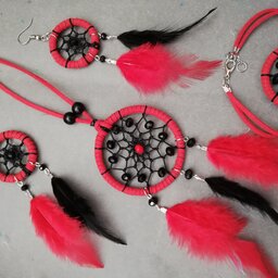سرویس گردنبندو دستبند و گوشواره طرح دریم کچر مناسب یلدا با رنگ قرمز مشگی