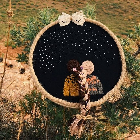 قاب گلدوزی دوستانه 2