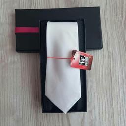 کراوات ترک سفیدبرفی ساده و اصل ترک با جعبه‌ی کادویی