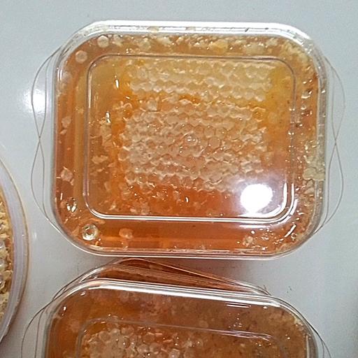 عسل چهل گیاه ویژه با موم در بسته بندی های 450 گرمی با عطر و طعمی عالی و کیفیت بالا