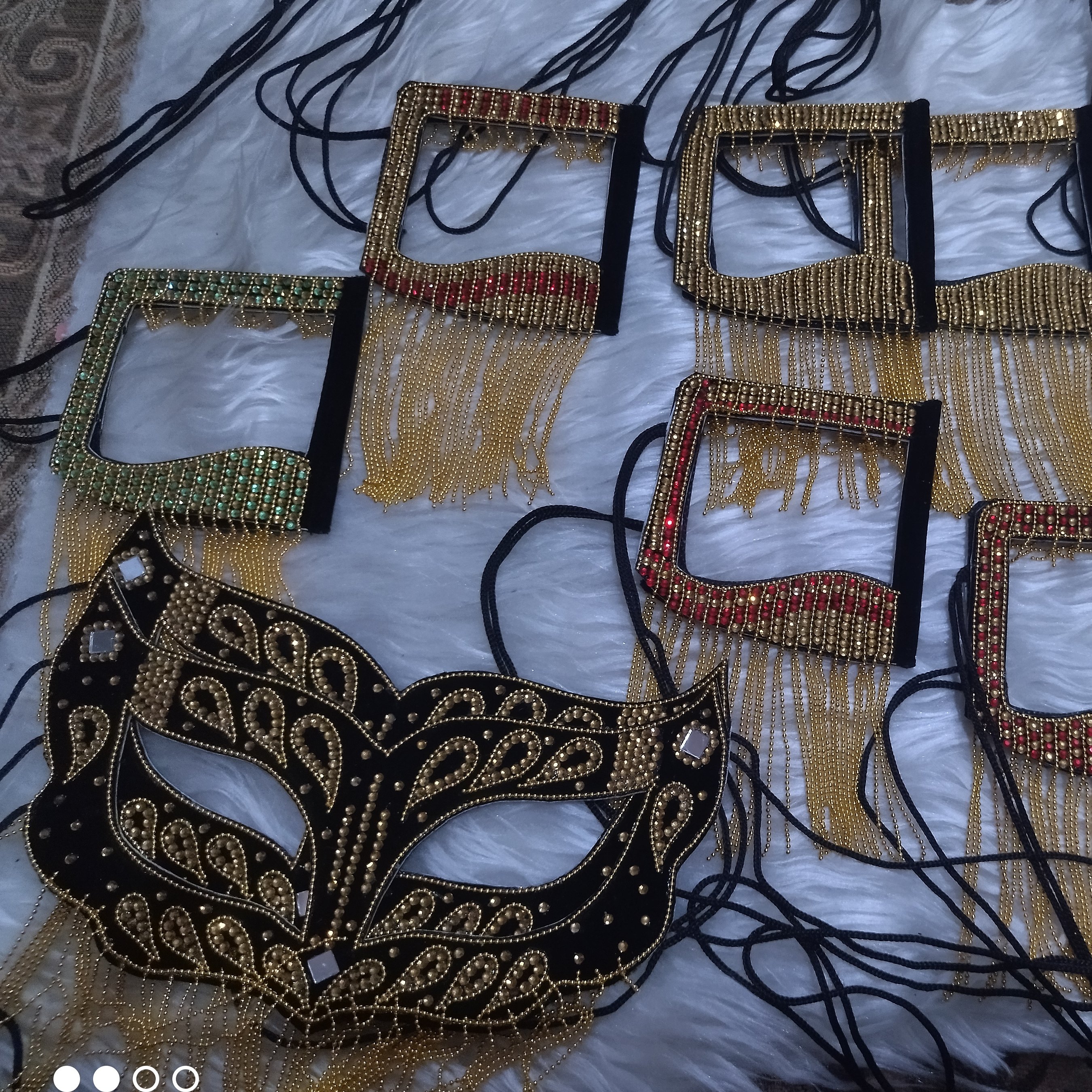 برقع آویز دار پر کار