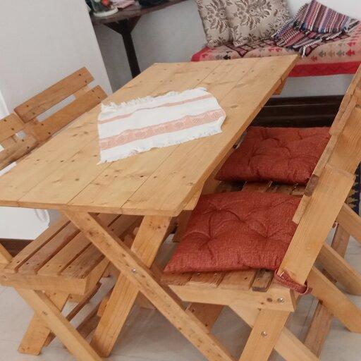 میز و صندلی‌ چوبی تاشو