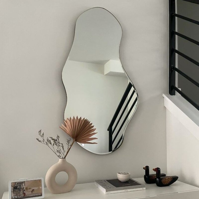 آینه دیواری دفرمه طرح دنیز با آینه درجه یک نقره جیوه و ابعاد 55*90