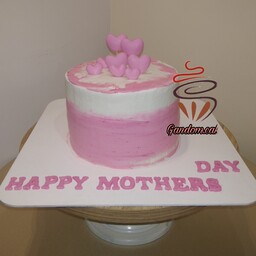 کیک خانگی طرح  قلب صورتی برای روز مادر با پایه کیک شیفون وانیلی و فیلینگ موز و گردو و شکلات 