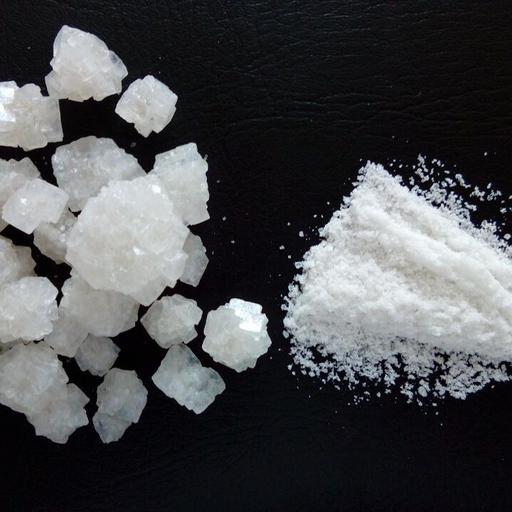 سه کیلو سنگ نمک به صورت تکه ای برداشت شده از معدن نمک قم بدون ید