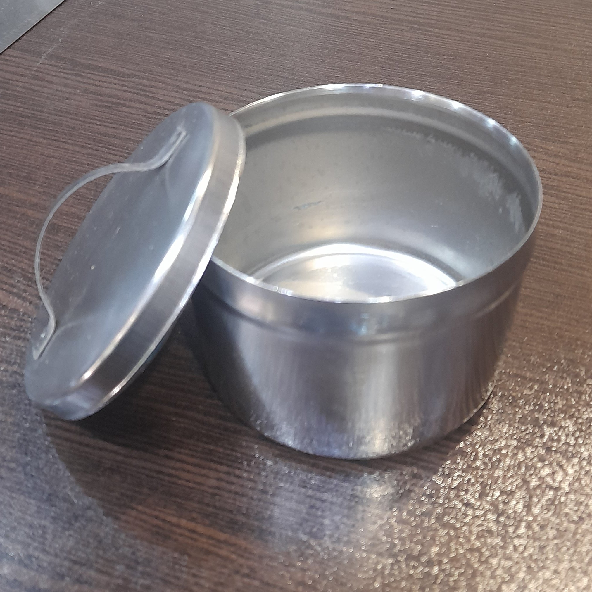 جاپنبه یک چهارم یاظرف پنبه الکل شماره یک 250 CC