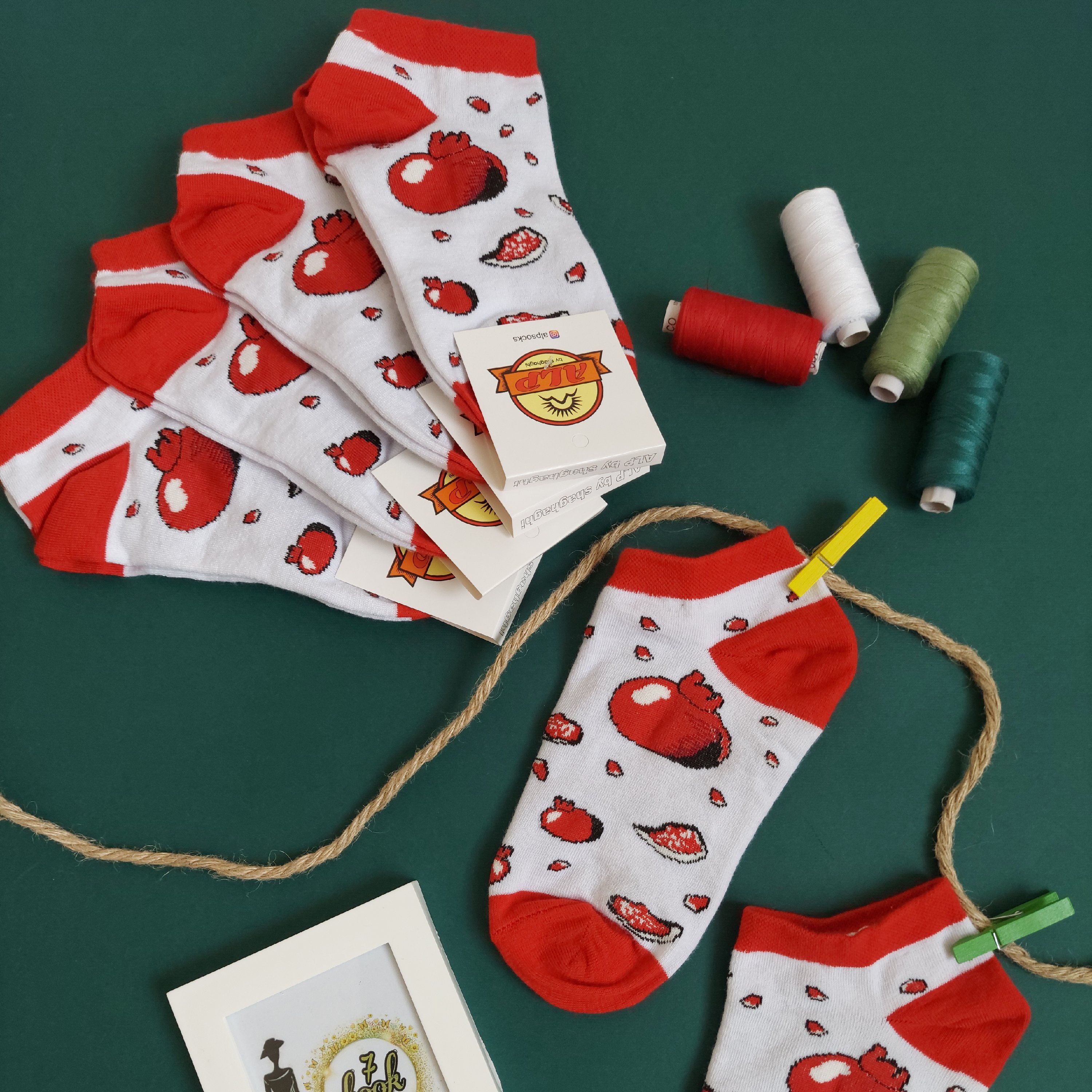 جوراب  زنانه طرح انار یلدایی مناسب سایز 36 تا 44