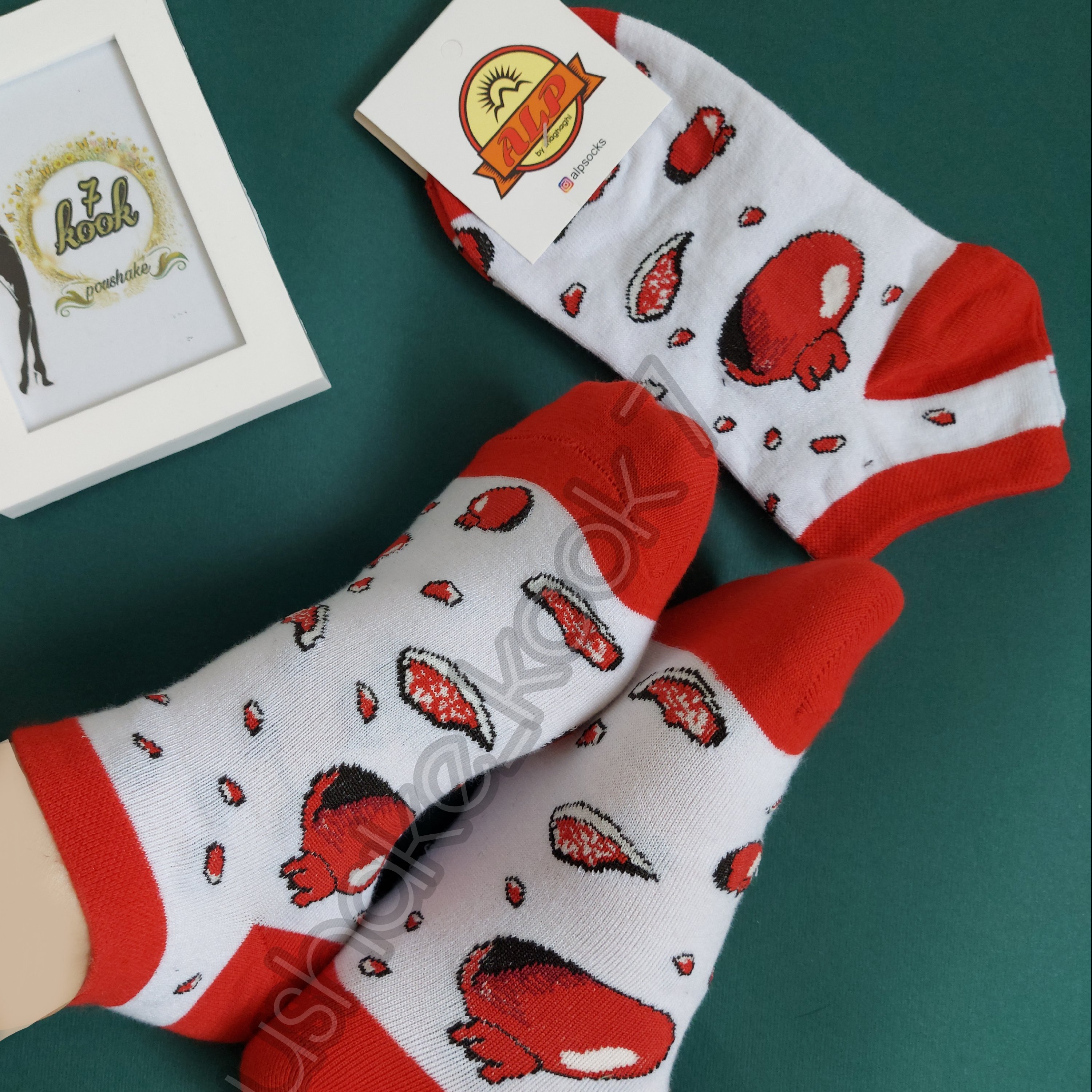 جوراب  زنانه طرح انار یلدایی مناسب سایز 36 تا 44