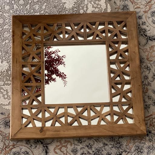 آینه دکوراتیو چوبی، ابعاد 50  در 50، رنگ پلی استر گردویی