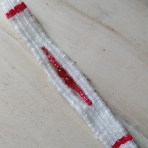 دستبند گلیم بافی
سفید با مهره های قرمز
دست بافت، قابل اندازه برای هر سایز