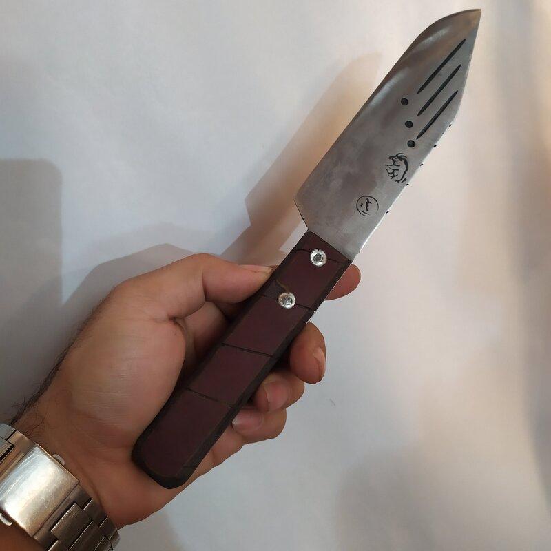 چاقو ی آشپزخانه دست ساز ، به تیزی تیغ. ساخته شده از فنر تایلندی ضد زنگ 