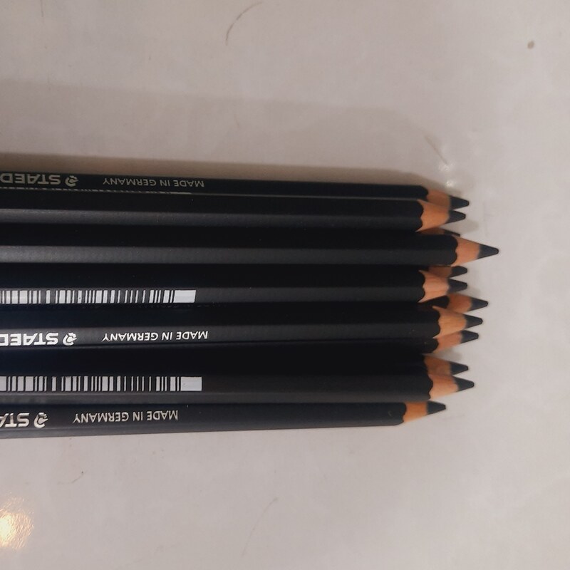 مداد طراحی لوموگراف ب8بدنه مشکی استدلر