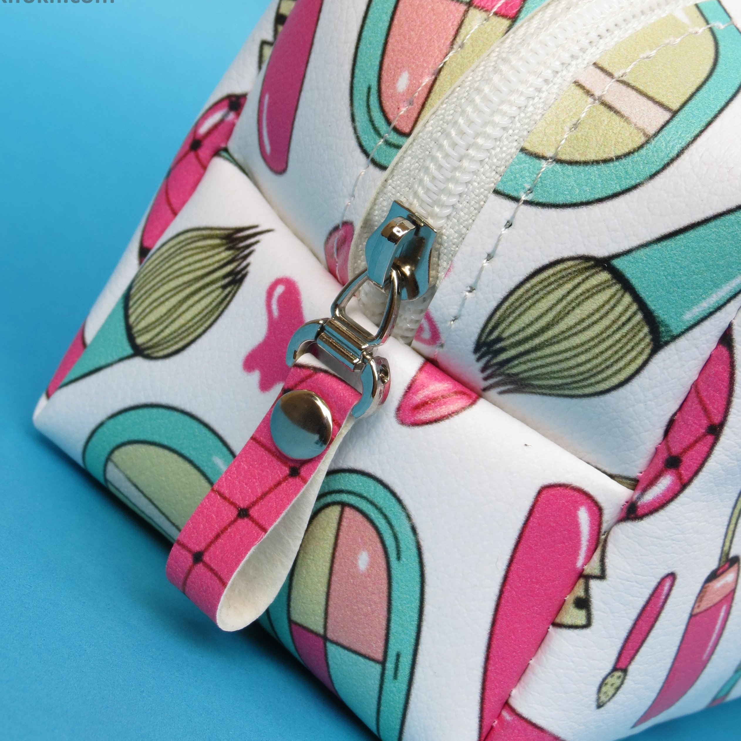 کیف لوازم آرایش فانتزی طرح میکاپ پترن کد 1068